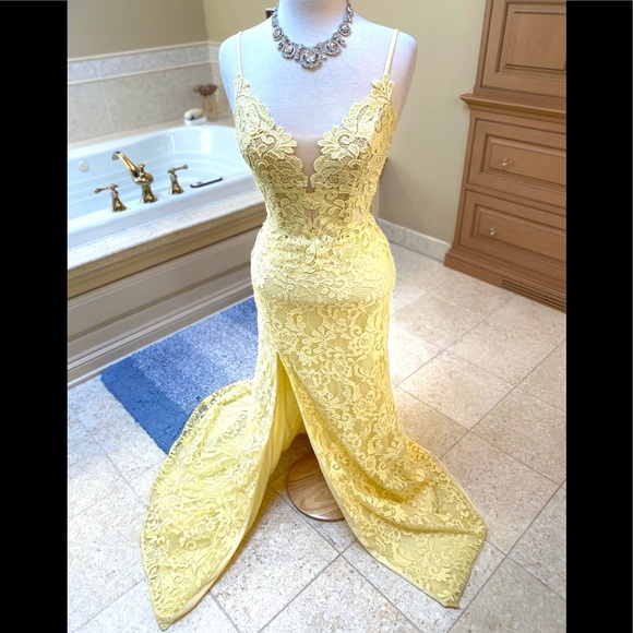 NWT La Femme Gorgeous Pale Yellow Sexy Rhinestone Encrusted Lace Hi Slit Gown 4 - Picture 3 of 15